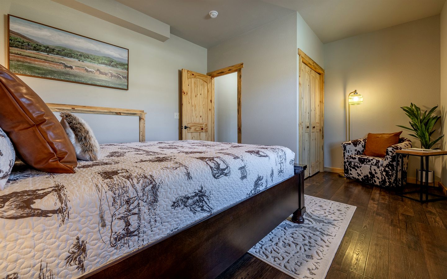 Dog-Friendly Cabin with Panoramic Mountain Views in Wyoming