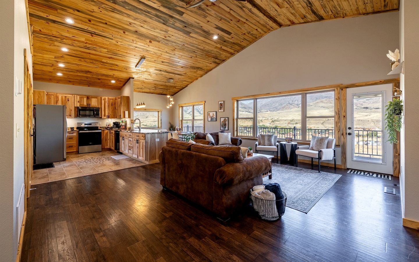 Dog-Friendly Cabin with Panoramic Mountain Views in Wyoming