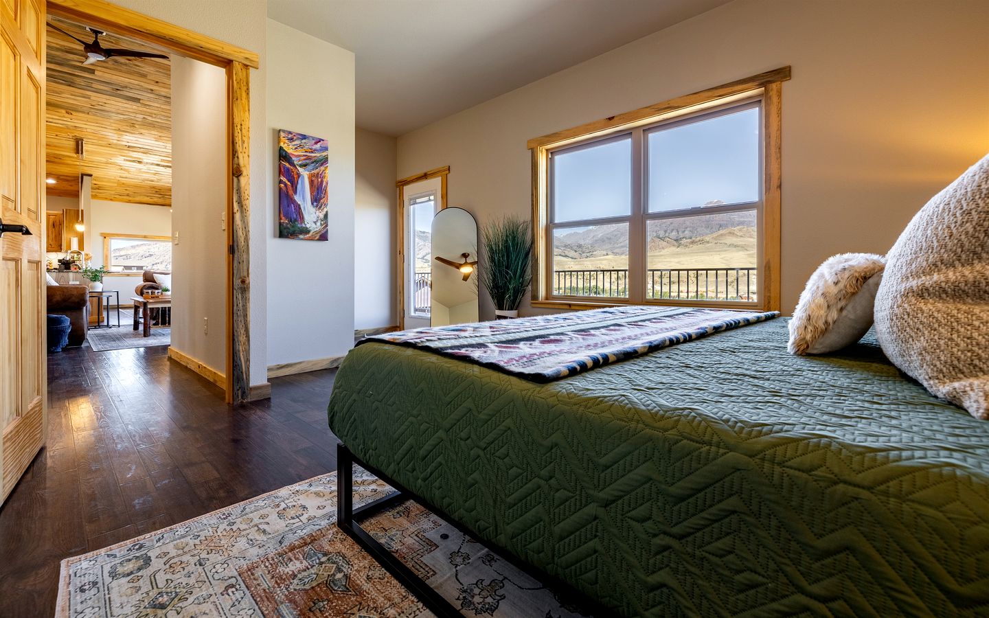 Dog-Friendly Cabin with Panoramic Mountain Views in Wyoming