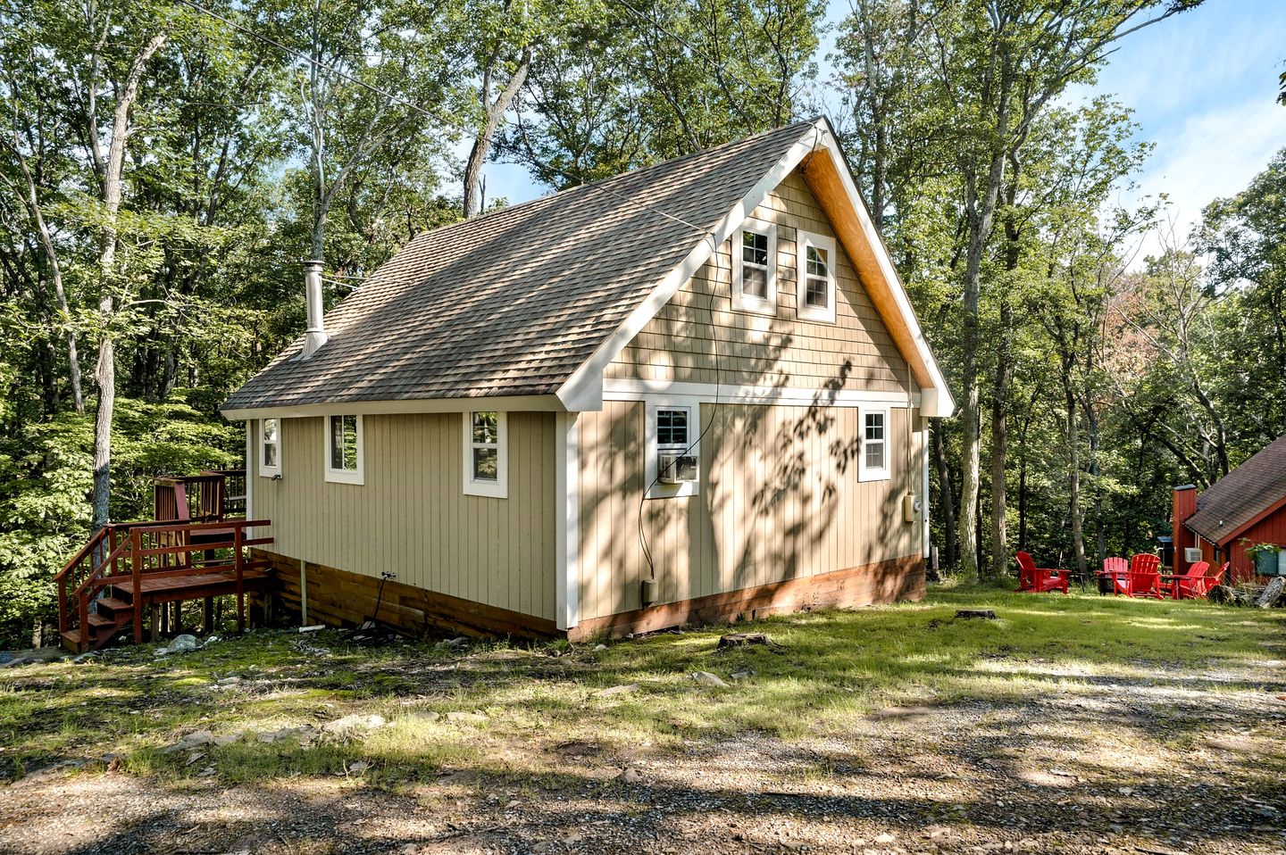 Updated Chalet-Cabin with Hot Tub, Fire Pit, Resort Amenities Surrounded by Amazing Views - the Perfect Getaway for Your Group in Hedgesville, WV