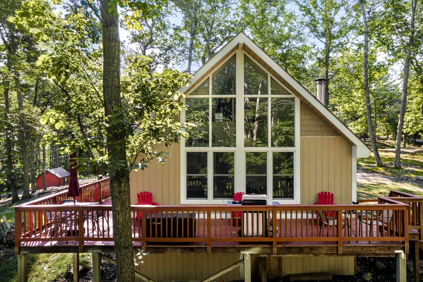 Updated Chalet-Cabin with Hot Tub, Fire Pit, Resort Amenities Surrounded by Amazing Views - the Perfect Getaway for Your Group in Hedgesville, WV