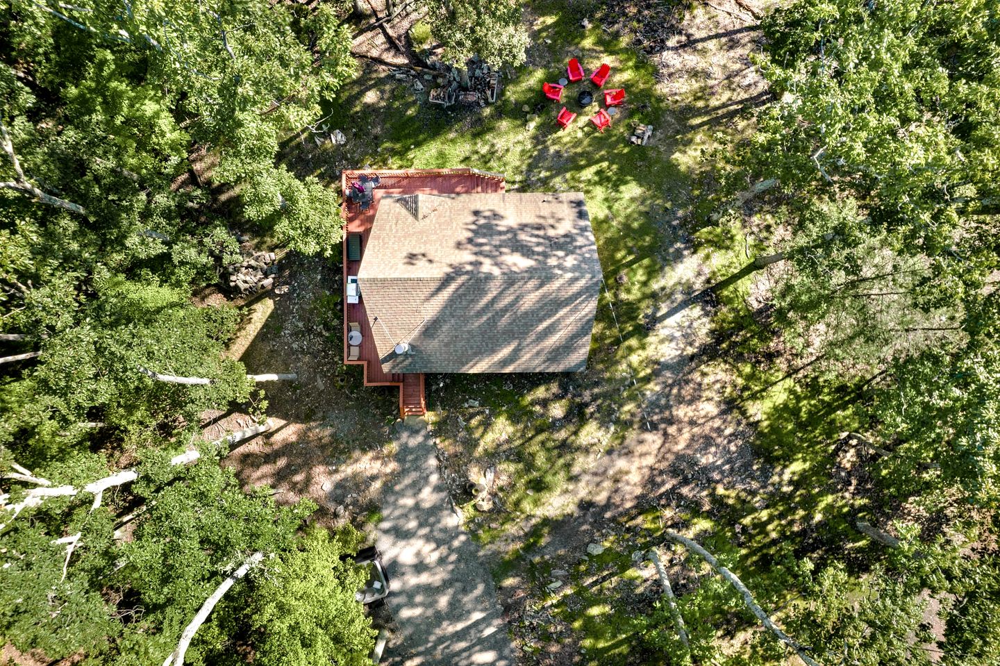 Updated Chalet-Cabin with Hot Tub, Fire Pit, Resort Amenities Surrounded by Amazing Views - the Perfect Getaway for Your Group in Hedgesville, WV