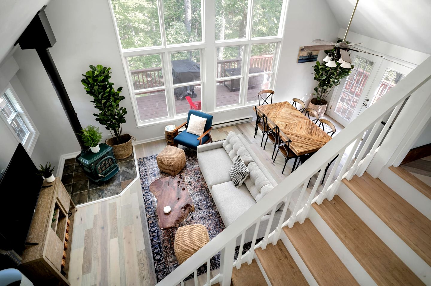 Updated Chalet-Cabin with Hot Tub, Fire Pit, Resort Amenities Surrounded by Amazing Views - the Perfect Getaway for Your Group in Hedgesville, WV