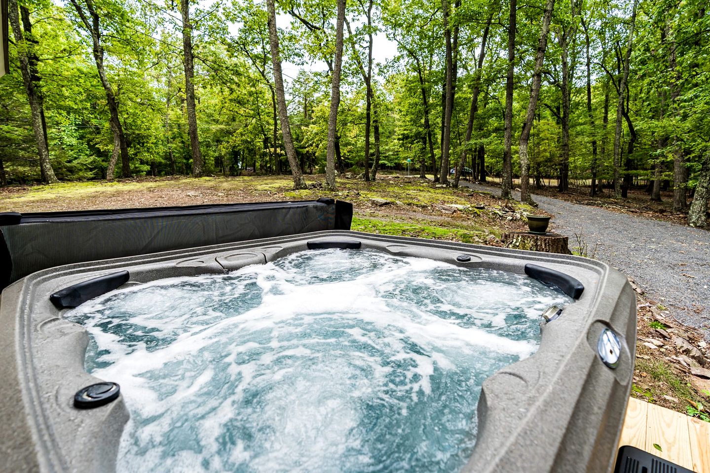 Updated Chalet-Cabin with Hot Tub, Fire Pit, Resort Amenities Surrounded by Amazing Views - the Perfect Getaway for Your Group in Hedgesville, WV