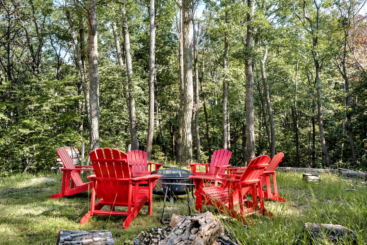 Updated Chalet-Cabin with Hot Tub, Fire Pit, Resort Amenities Surrounded by Amazing Views - the Perfect Getaway for Your Group in Hedgesville, WV