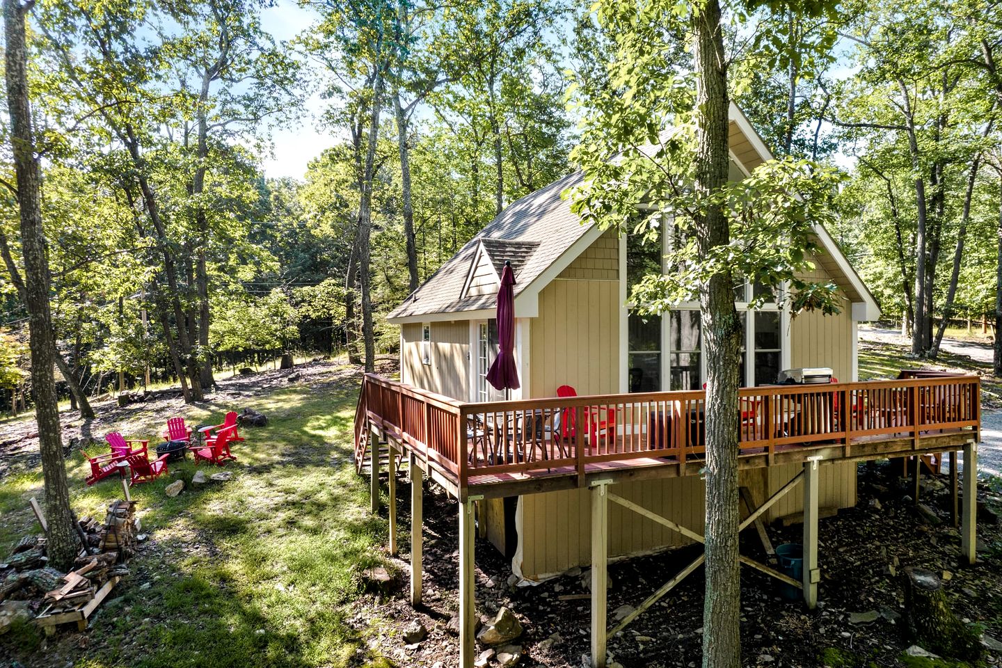 Updated Chalet-Cabin with Hot Tub, Fire Pit, Resort Amenities Surrounded by Amazing Views - the Perfect Getaway for Your Group in Hedgesville, WV