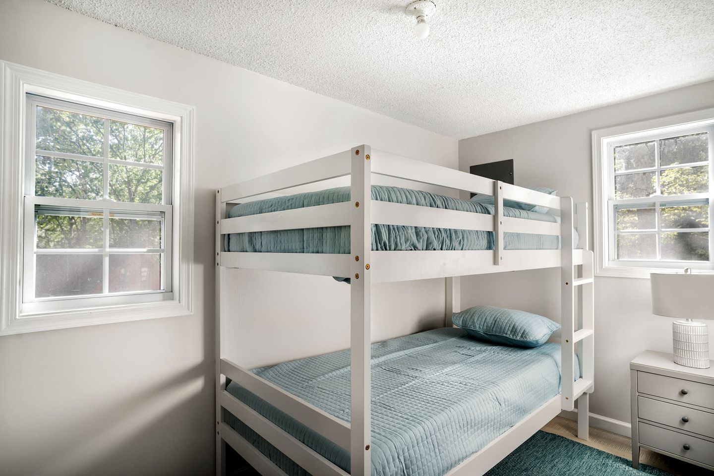 Updated Chalet-Cabin with Hot Tub, Fire Pit, Resort Amenities Surrounded by Amazing Views - the Perfect Getaway for Your Group in Hedgesville, WV