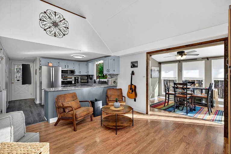 Cabins (United States of America, Hedgesville, West Virginia)