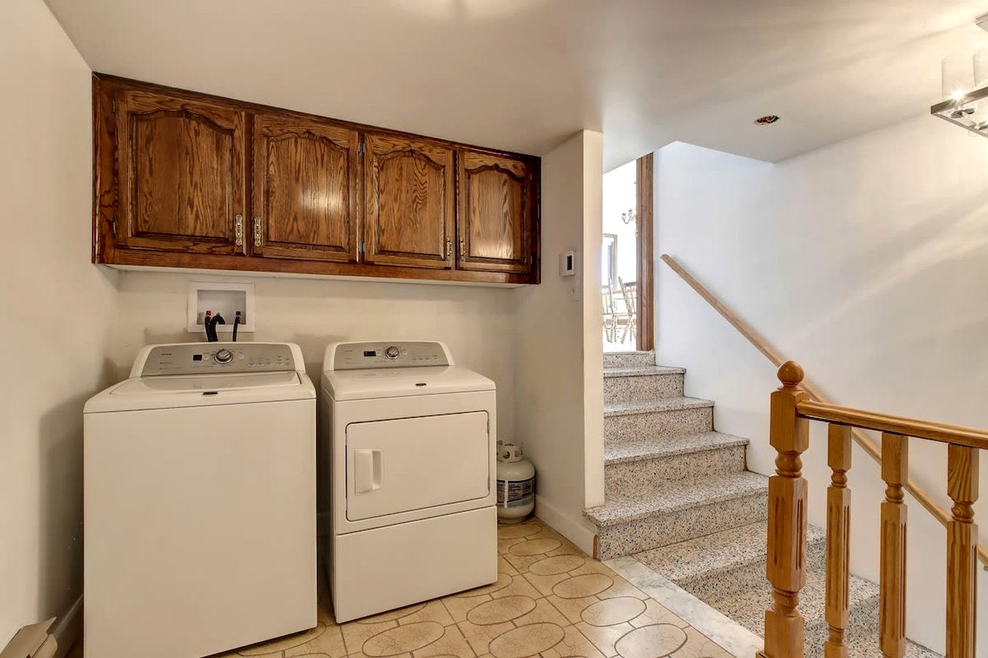 Dog-Friendly Lakefront Cabin with Hot-Tub and Pool Table in Saint Calixte, Quebec