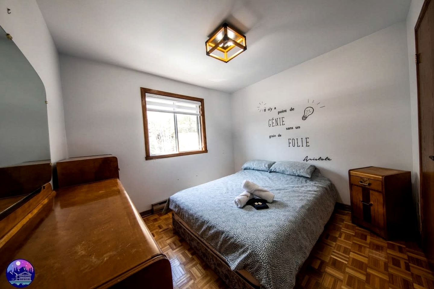 Dog-Friendly Lakefront Cabin with Hot-Tub and Pool Table in Saint Calixte, Quebec