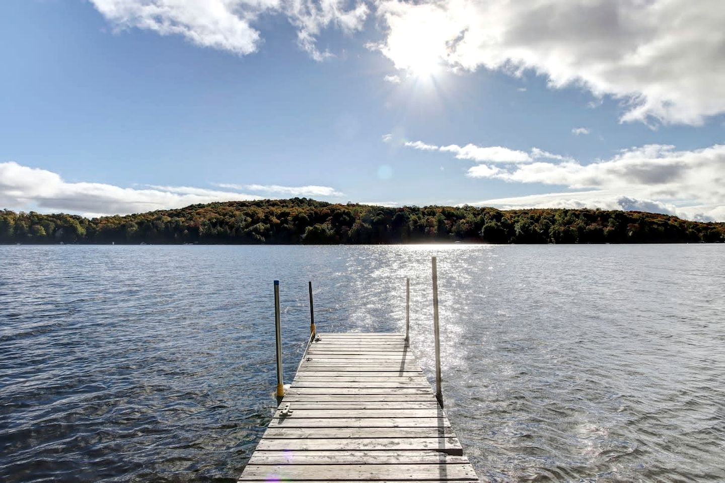 Dog-Friendly Lakefront Cabin with Hot-Tub and Pool Table in Saint Calixte, Quebec
