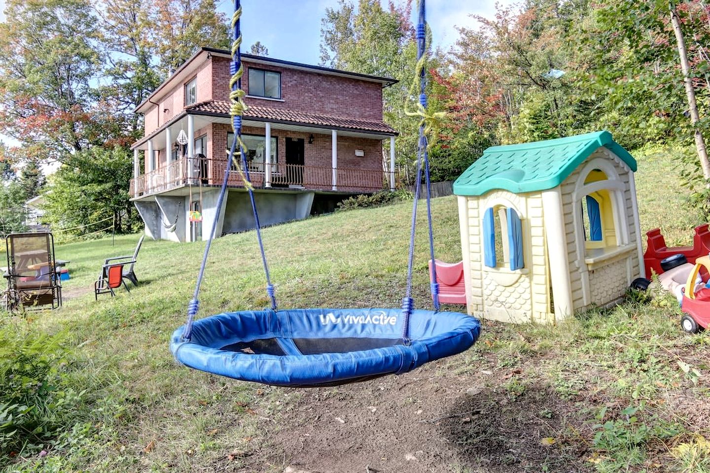 Dog-Friendly Lakefront Cabin with Hot-Tub and Pool Table in Saint Calixte, Quebec