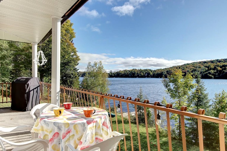 Cabins (Canada, Saint-Calixte, Quebec)