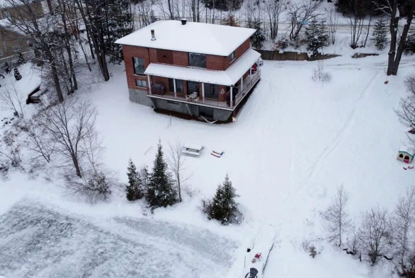 Dog-Friendly Lakefront Cabin with Hot-Tub and Pool Table in Saint Calixte, Quebec