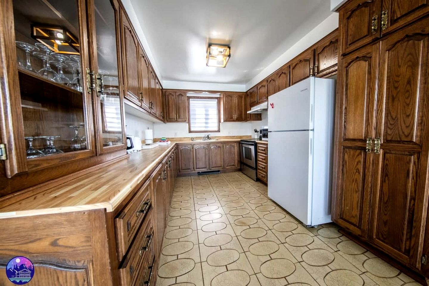 Dog-Friendly Lakefront Cabin with Hot-Tub and Pool Table in Saint Calixte, Quebec
