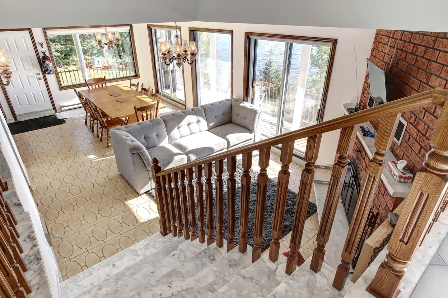 Dog-Friendly Lakefront Cabin with Hot-Tub and Pool Table in Saint Calixte, Quebec