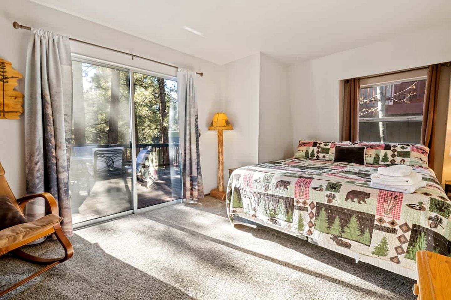 Dog-Friendly Rustic Cabin with Hot-Tub and Deck Great for Families in California