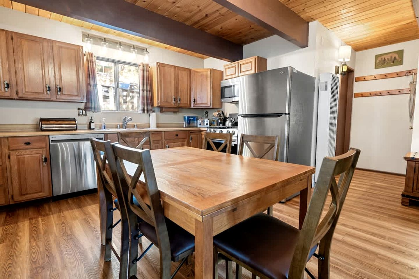 Dog-Friendly Rustic Cabin with Hot-Tub and Deck Great for Families in California