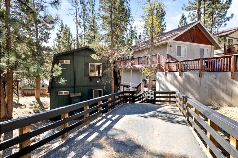 Cabins (United States of America, Big Bear Lake, California)
