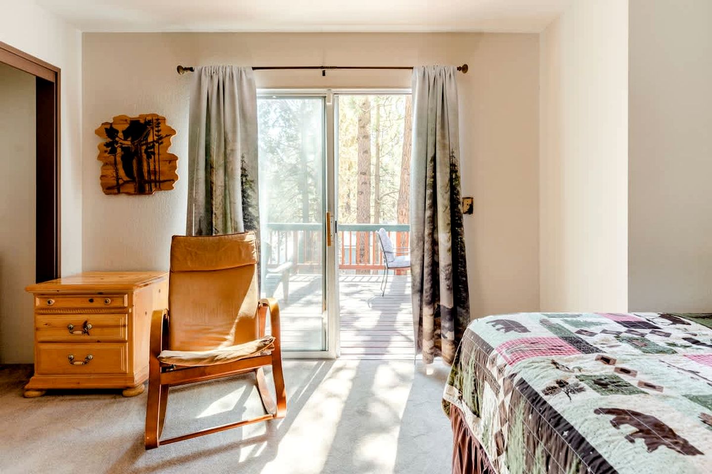 Dog-Friendly Rustic Cabin with Hot-Tub and Deck Great for Families in California