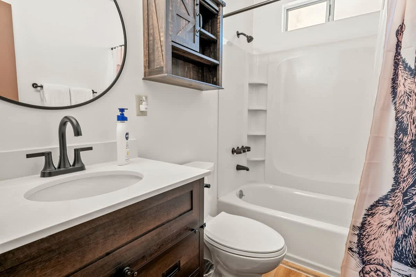 Dog-Friendly Rustic Cabin with Hot-Tub and Deck Great for Families in California