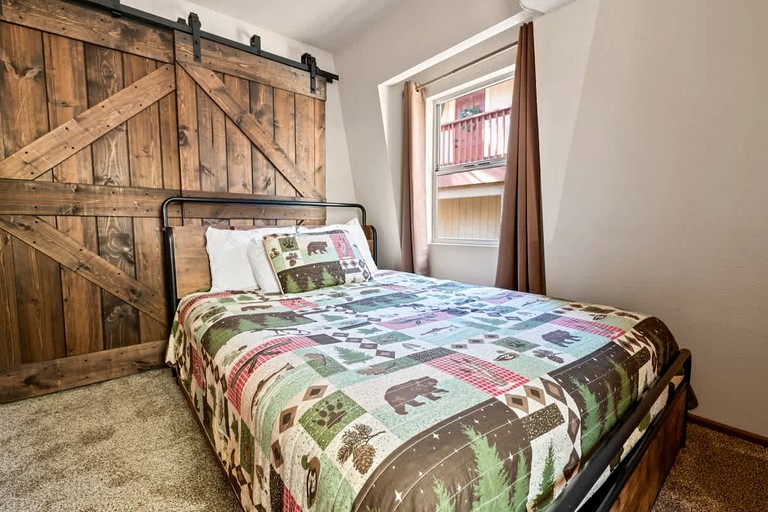 Cabins (United States of America, Big Bear Lake, California)