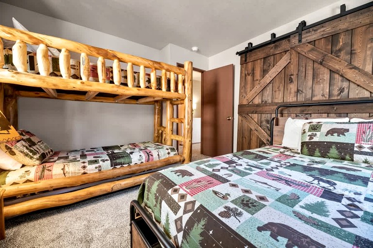 Cabins (United States of America, Big Bear Lake, California)