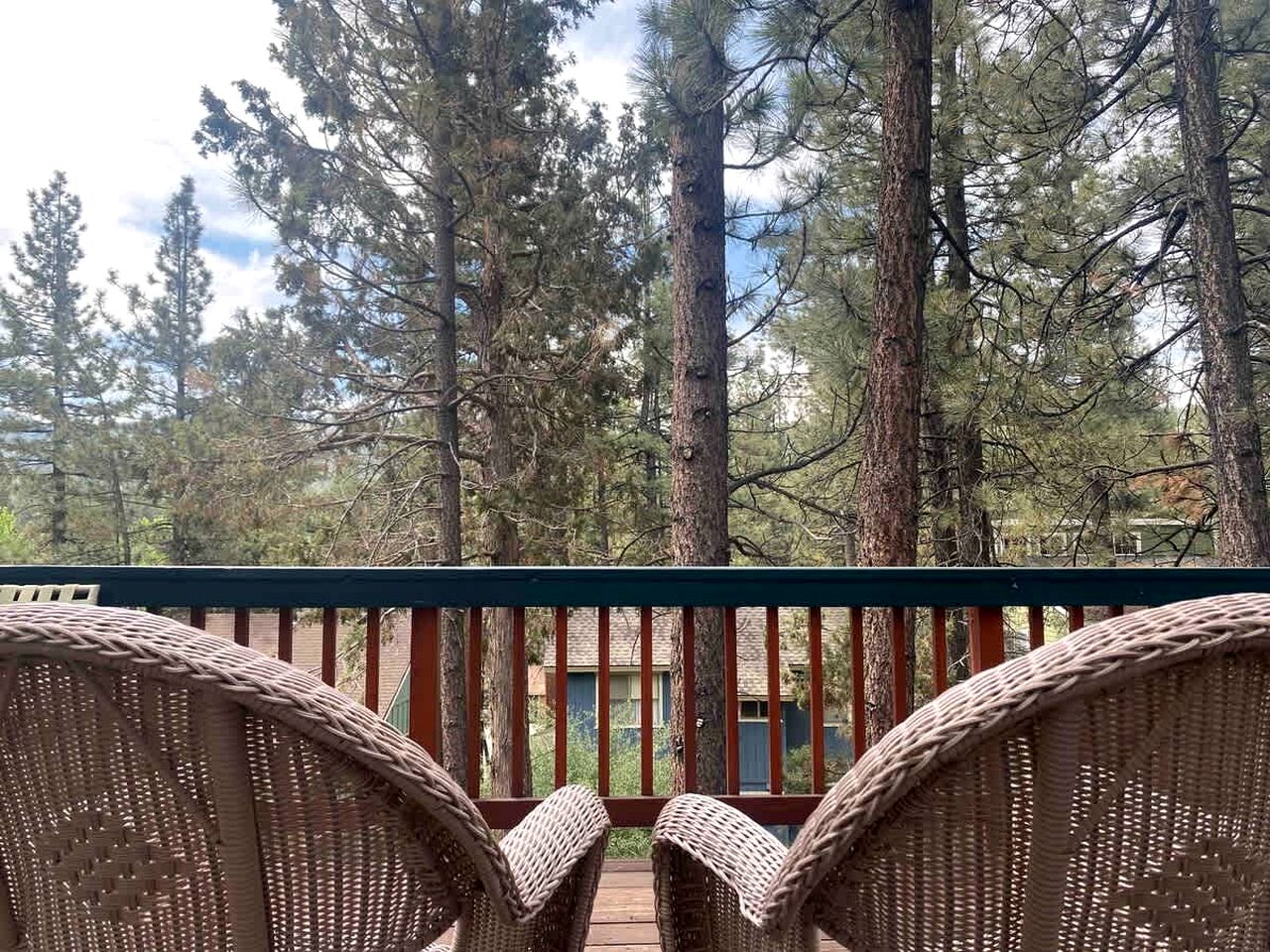 Dog-Friendly Rustic Cabin with Hot-Tub and Deck Great for Families in California