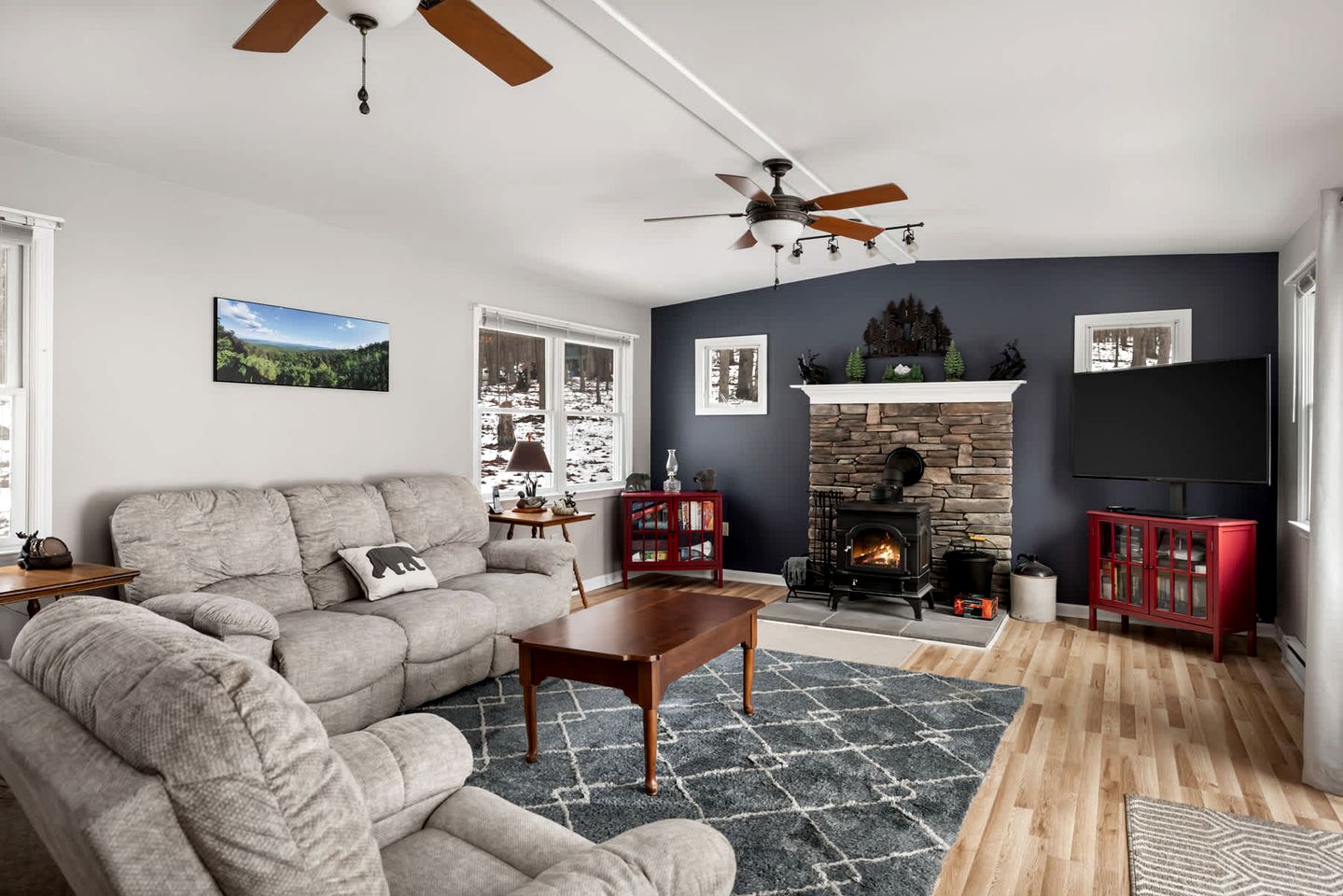 Dog Friendly Cabin with a Wood Burning Stove, Screened-In Porch, and River Access near Cacapon Resort State Park, WV