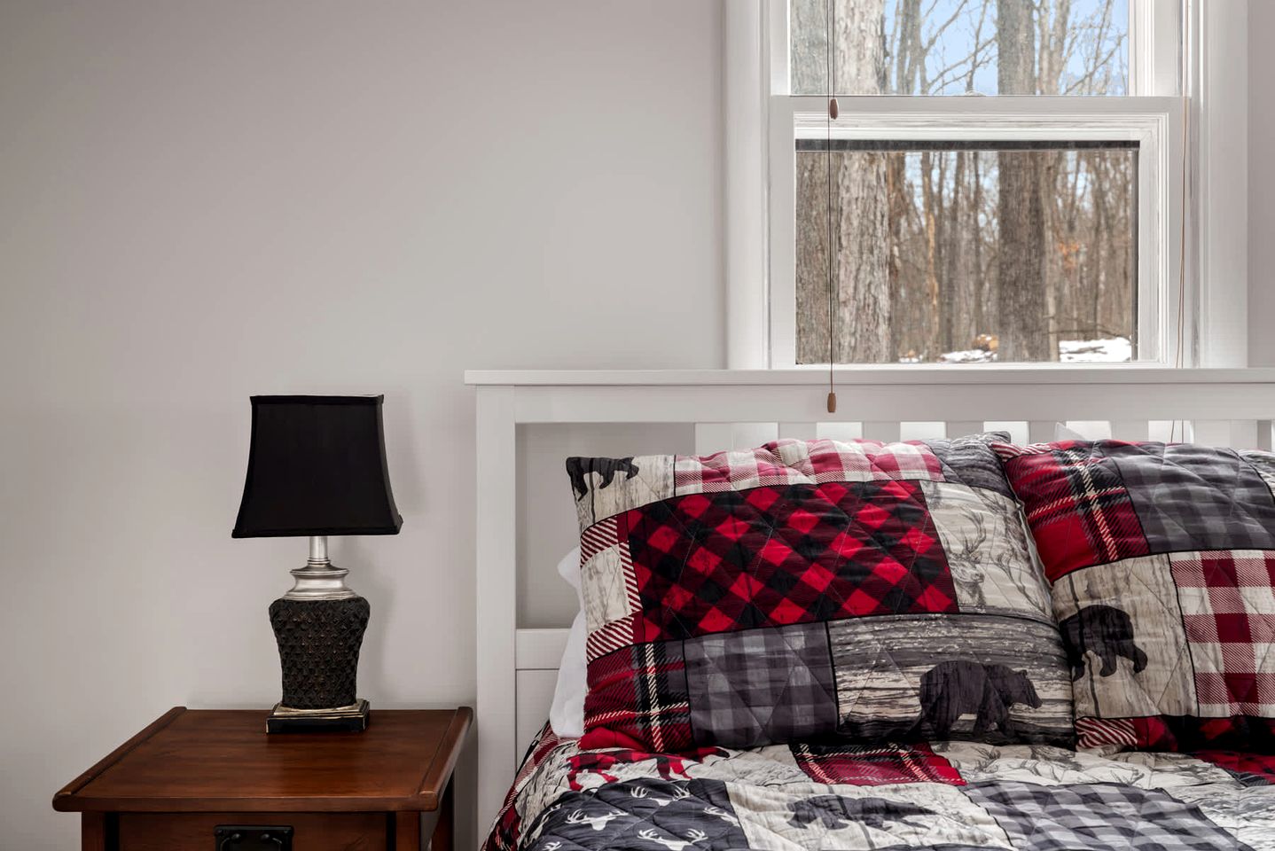 Dog Friendly Cabin with a Wood Burning Stove, Screened-In Porch, and River Access near Cacapon Resort State Park, WV