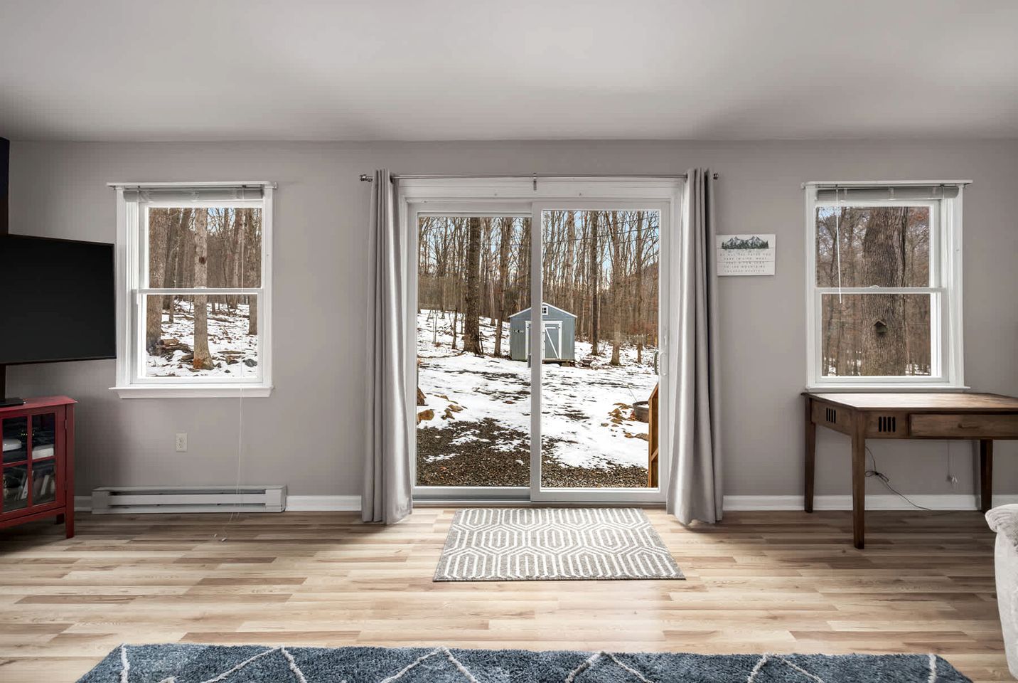 Dog Friendly Cabin with a Wood Burning Stove, Screened-In Porch, and River Access near Cacapon Resort State Park, WV