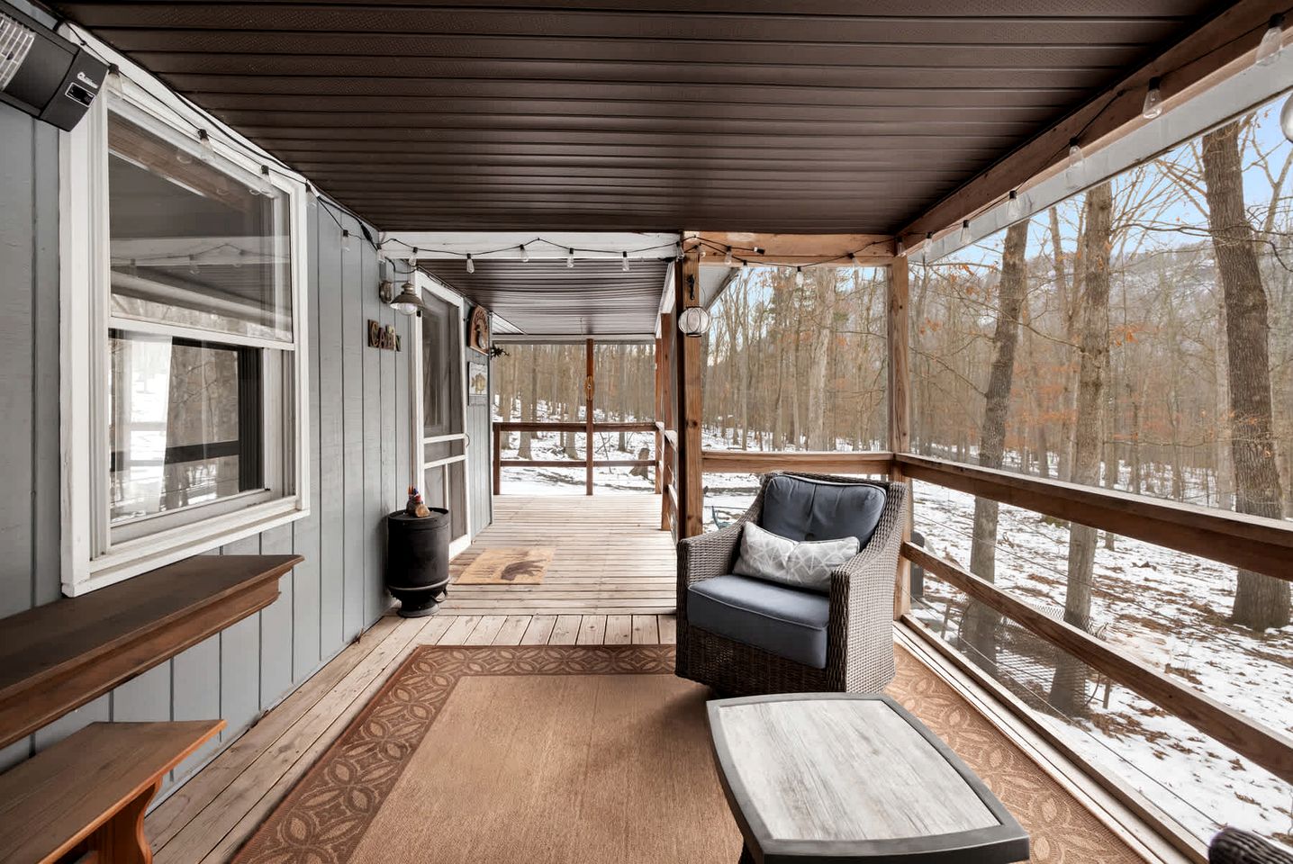 Dog Friendly Cabin with a Wood Burning Stove, Screened-In Porch, and River Access near Cacapon Resort State Park, WV