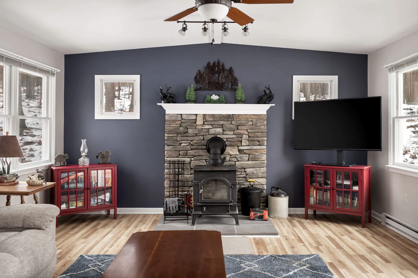 Dog Friendly Cabin with a Wood Burning Stove, Screened-In Porch, and River Access near Cacapon Resort State Park, WV