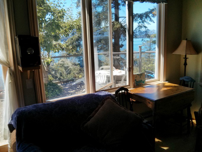 Cottages (Salt Spring Island, British Columbia, Canada)