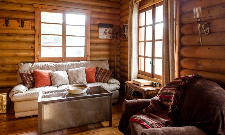 Log Cabins (Clarence Creek, Ontario, Canada)