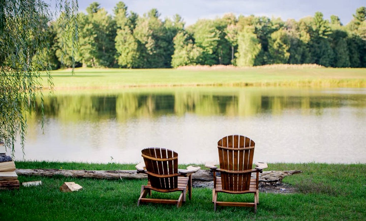 Waterfront Family Log Cabin Rental between Ottawa, Ontario and Montreal, Québec