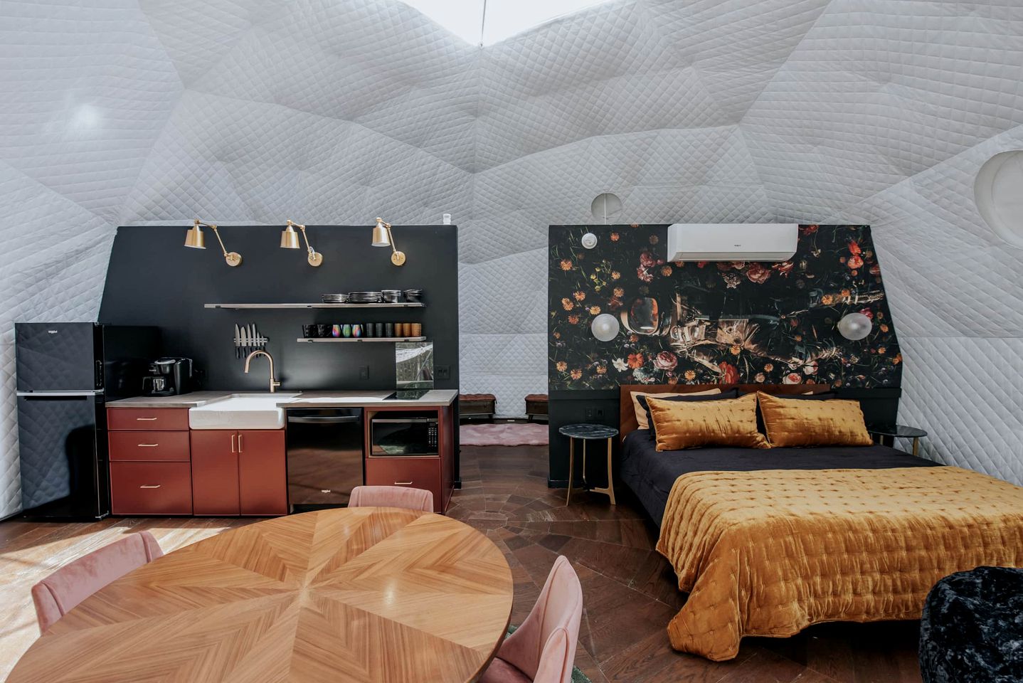 Designer Dome with Unmatched Scenery: Romantic Getaway near Falls in Cherry Log, Georgia