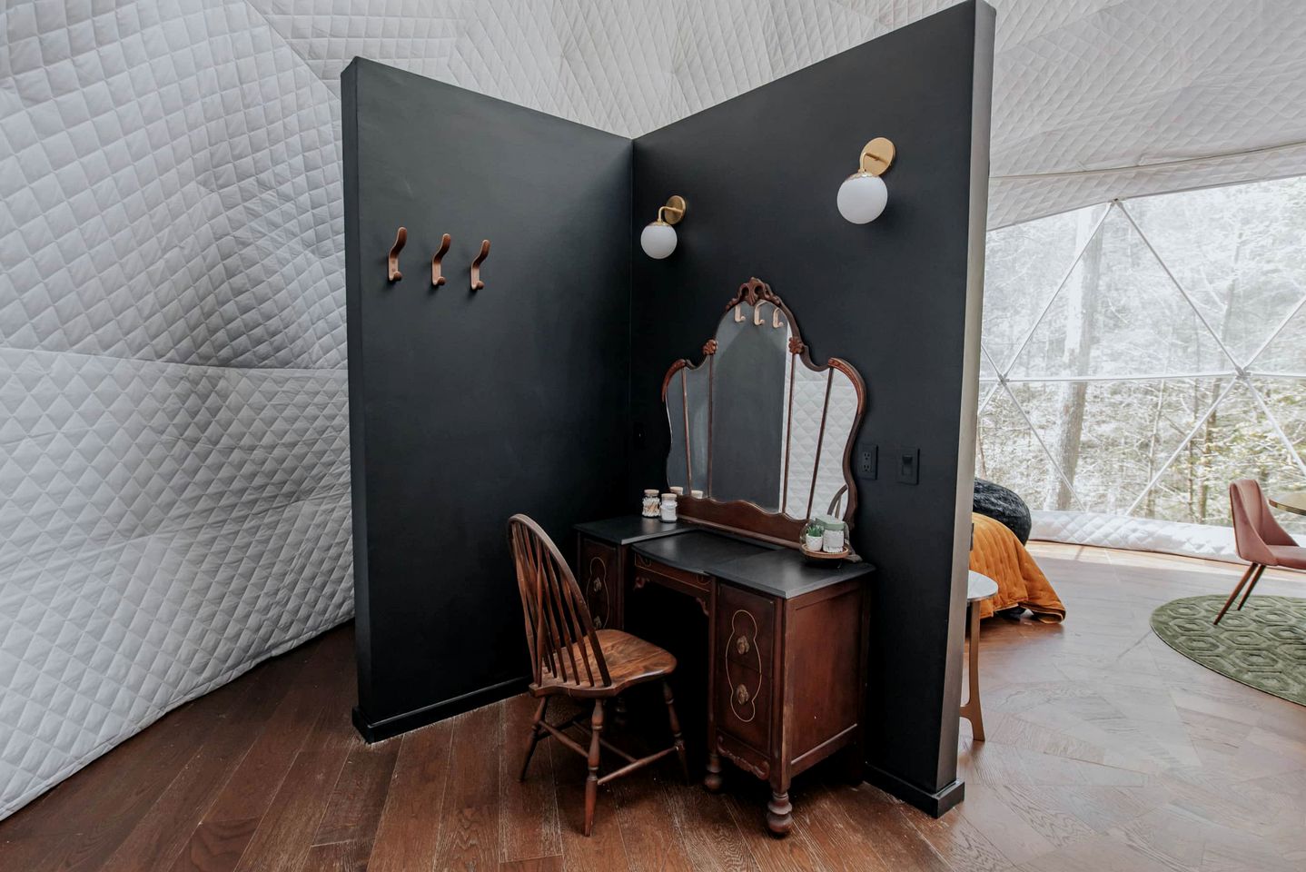 Designer Dome with Unmatched Scenery: Romantic Getaway near Falls in Cherry Log, Georgia