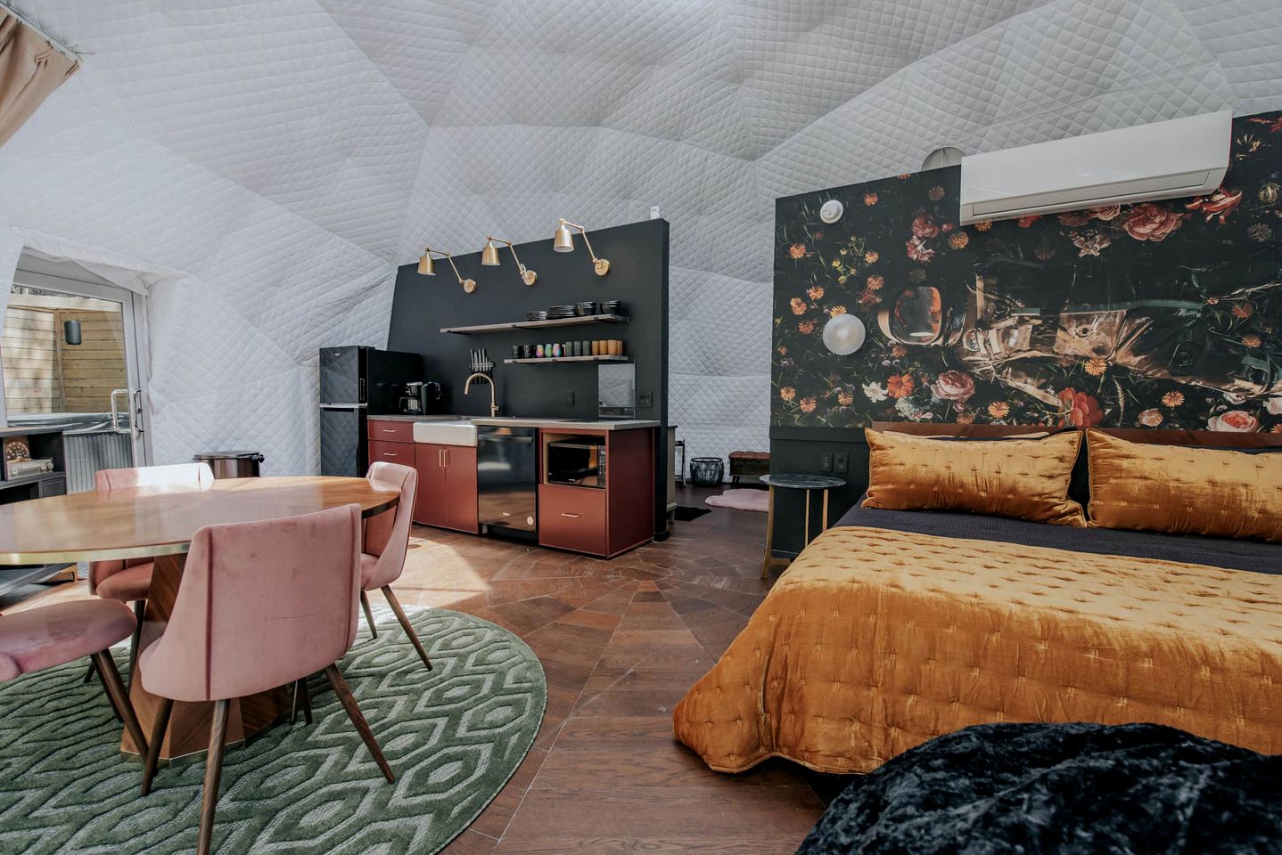 Designer Dome with Unmatched Scenery: Romantic Getaway near Falls in Cherry Log, Georgia