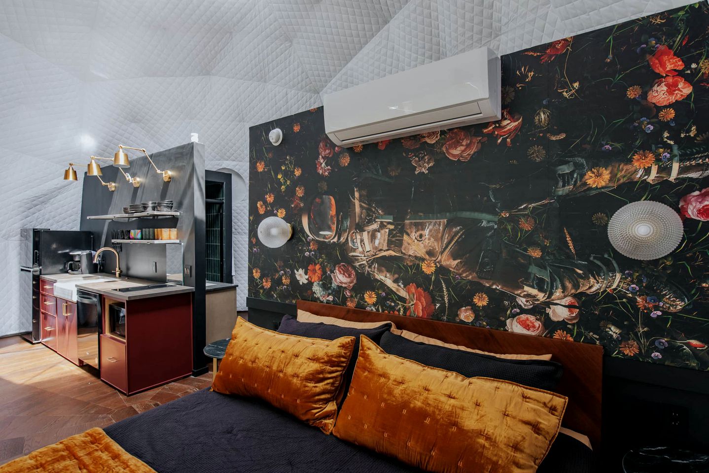 Designer Dome with Unmatched Scenery: Romantic Getaway near Falls in Cherry Log, Georgia