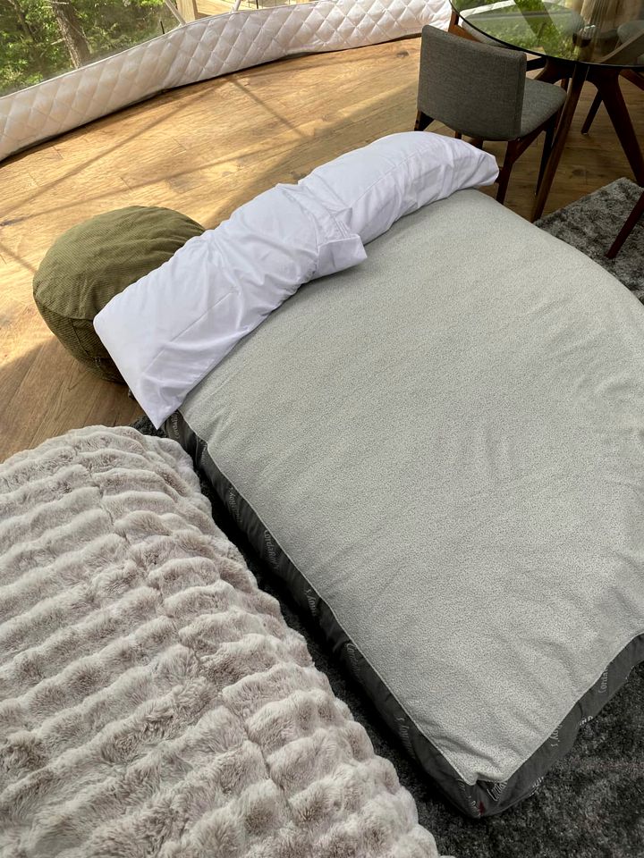 Designer Dome with Unmatched Scenery: Romantic Getaway near Falls in Cherry Log, Georgia