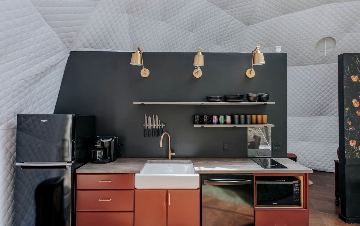 Designer Dome with Unmatched Scenery: Romantic Getaway near Falls in Cherry Log, Georgia