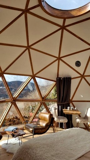 Vacation Rentals (France, --, --)