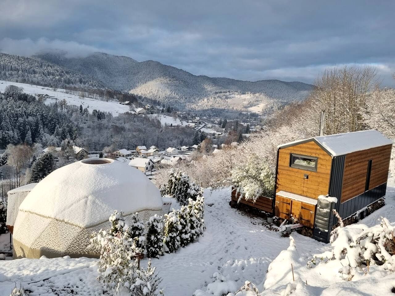Romantic Geodesic Dome Escape With Panoramic Mountain Views in Grand Est, France