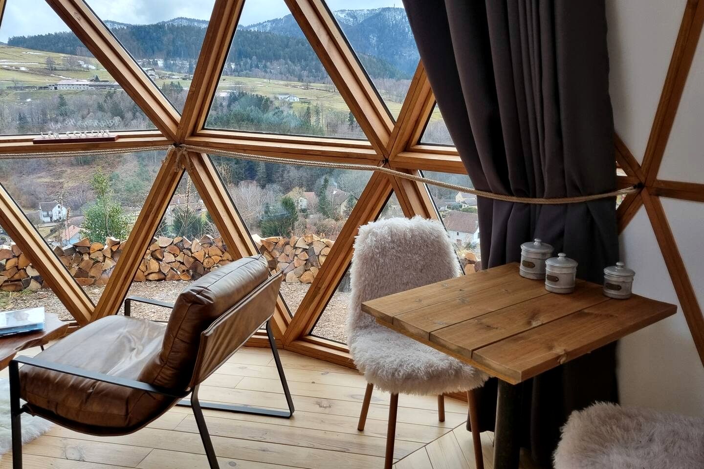 Romantic Geodesic Dome Escape With Panoramic Mountain Views in Grand Est, France