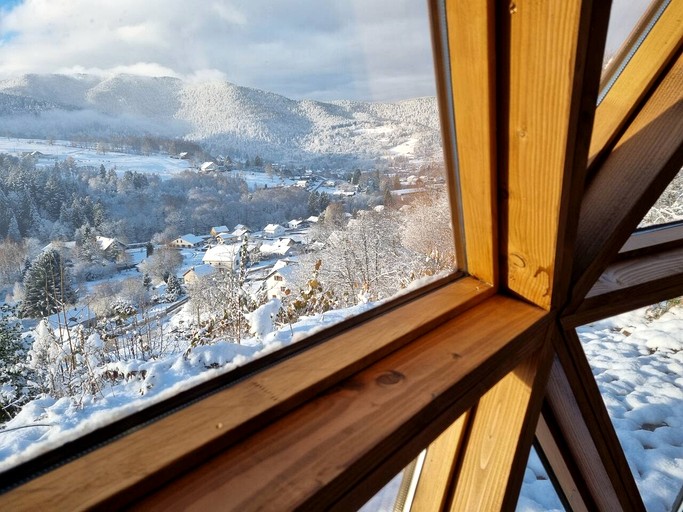 Vacation Rentals (France, --, --)