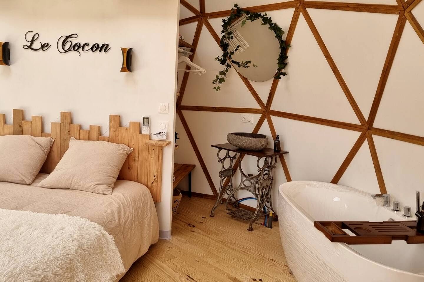 Romantic Geodesic Dome Escape With Panoramic Mountain Views in Grand Est, France