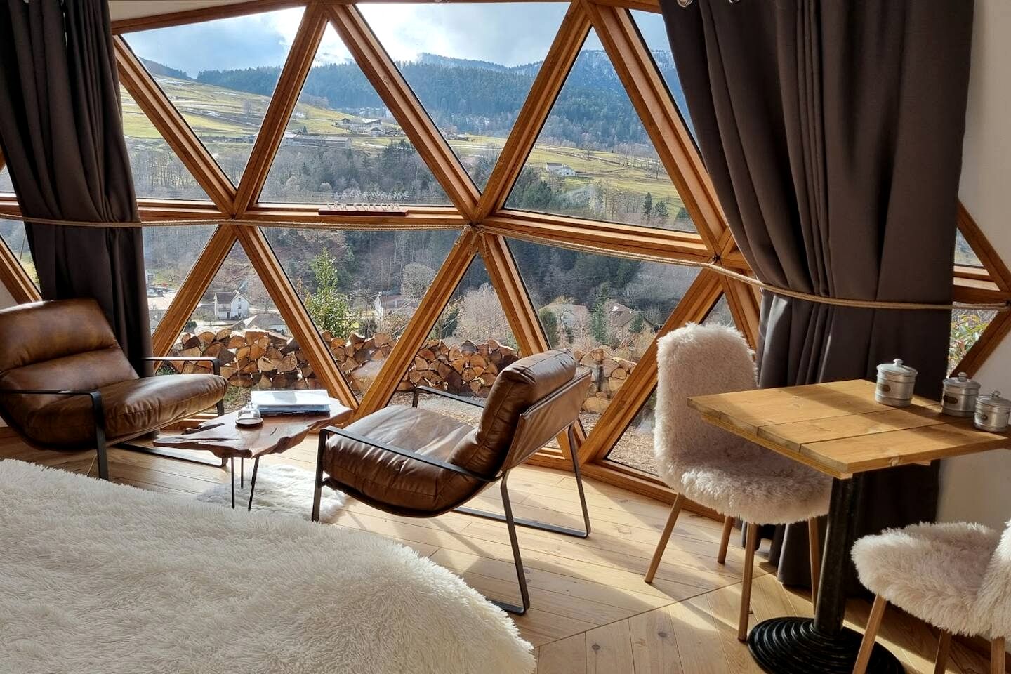 Romantic Geodesic Dome Escape With Panoramic Mountain Views in Grand Est, France
