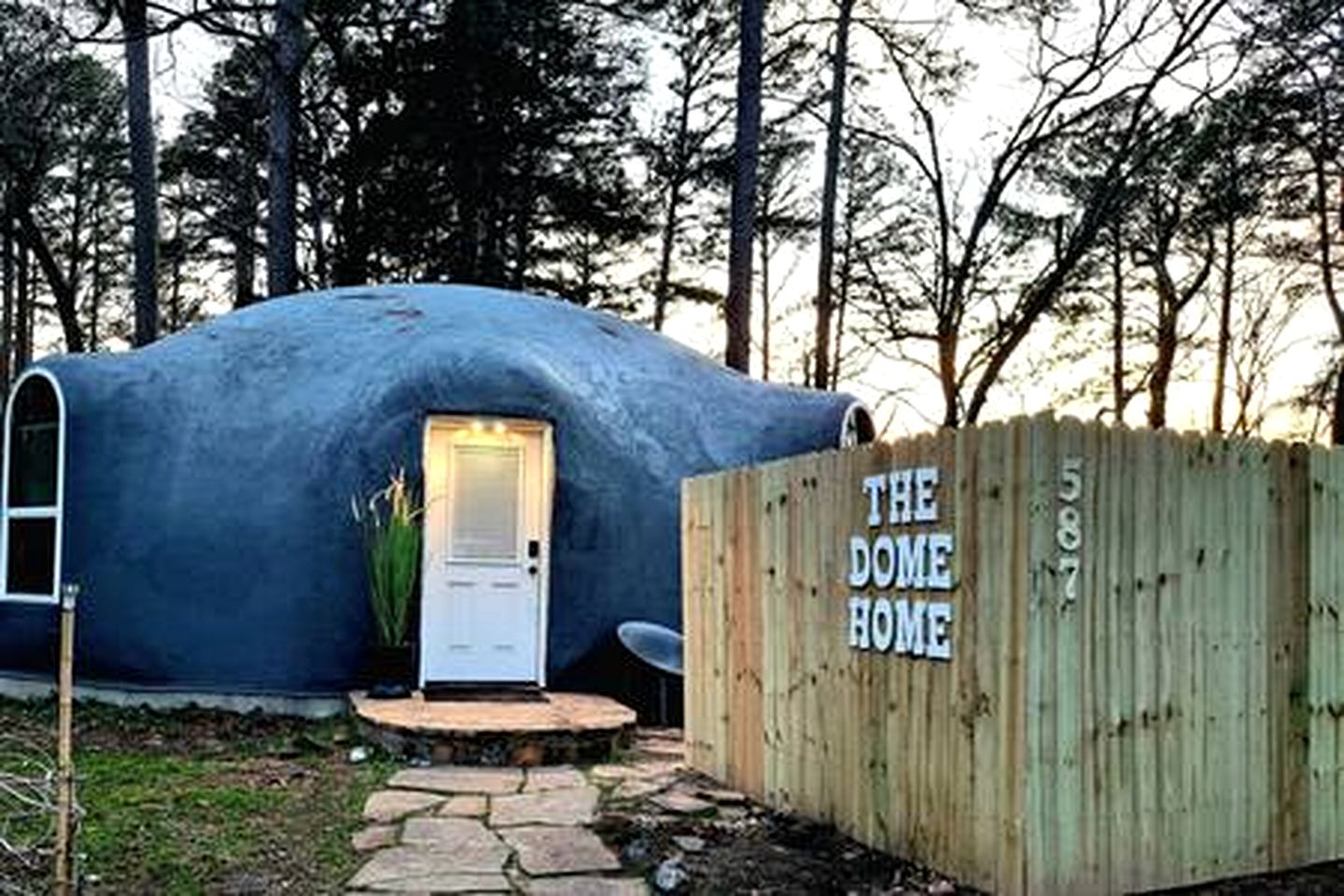 Fantastic Dome with Private Yard, Hot-Tub and Fire Pit in Texas