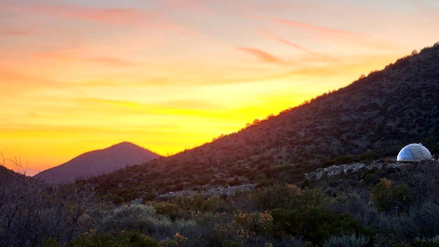 Dome Rental with Stunning Mountain Views in the Nevada Desert for an Unforgettable Las Vegas Glamping Trip